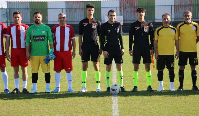 Diyarbakır'da öğretmenler Günü sahada kutlandı