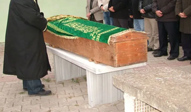 Tam gömülecekken, tabuttan ses verdi; Yaşıyorum!