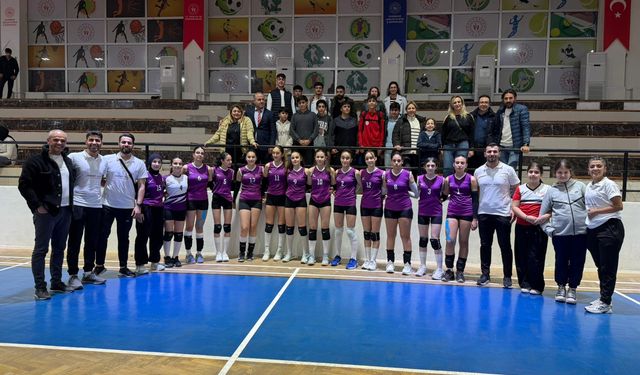 Kayapınar Belediyesi voleybolda fırtına gibi esiyor!