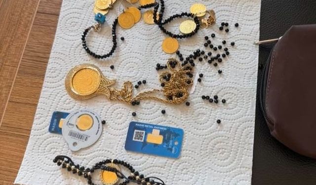 Yolda altınları buldu, hiç tereddüt etmeden polise götürdü