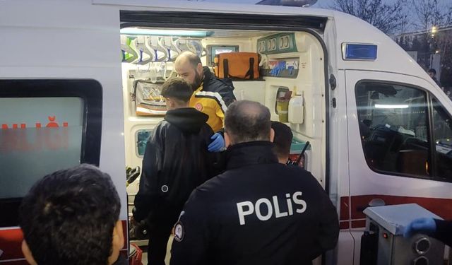 Öğrencilerin bıçaklı kavgasında kan döküldü