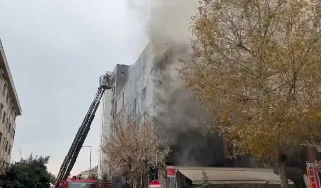 Bağdat Caddesi'nde 5 katlı binada yangın! Alevler her yeri sardı
