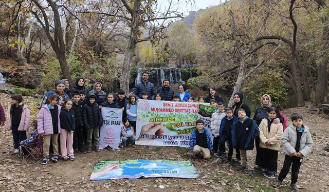 Diyarbakır’da aileler çocuklarıyla doğa yürüyüşünde buluştu