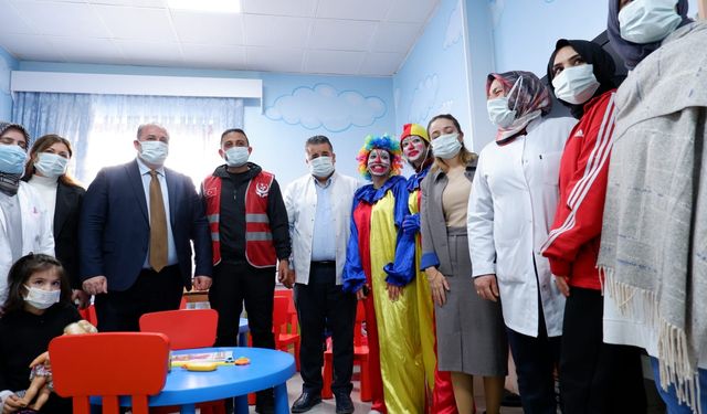 Dicle Üniversitesi’nde hasta çocuklara moral etkinliği