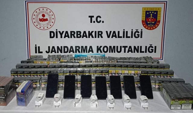 Diyarbakır’da kaçakçılık operasyonu: Silah, altın ve binlerce paket kaçak sigara ele geçirildi