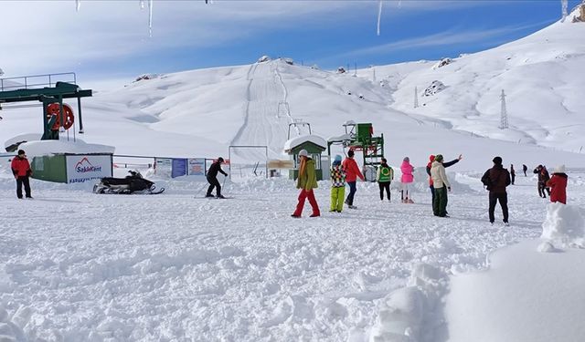Kış tatili de lüks oldu: Kayak yapmanın günlük maliyeti 2 bini aştı!