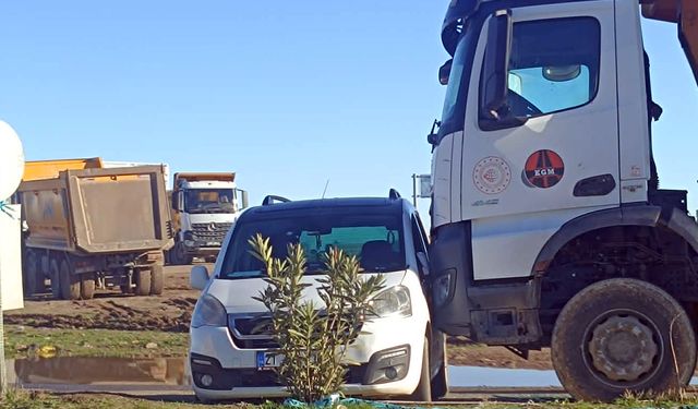 Diyarbakır'da kamyon ile hafif ticari araç çarpıştı