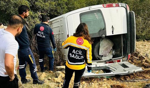 Gaziantep'te minibüs şarampole uçtu: Ölü ve yaralılar var