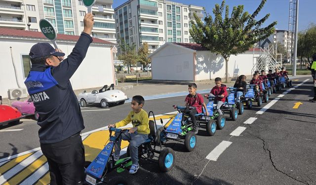 Diyarbakır’da öğrencilere trafik ve çevre bilinci aşılandı