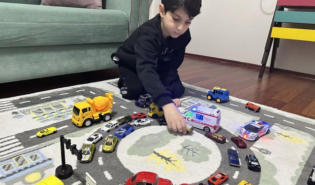 Oyuncak arabalarla Diyarbakır trafiğini canlandırdı