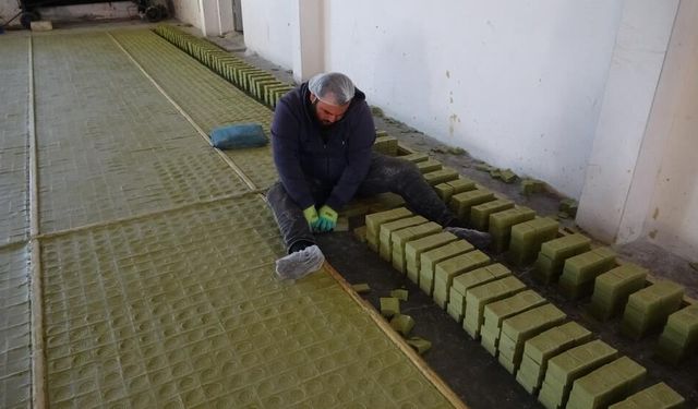 4 kuşaktır sabunu insan gücüyle üretiyorlar