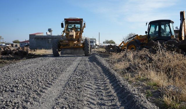 Diyarbakır’da Kayapınar Belediyesi’nden kış öncesi yol seferberliği