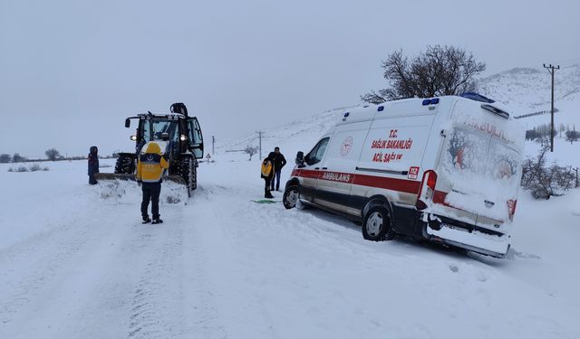 Bir doğum, bir mücadele: Diyarbakır’da ambulans şarampolden böyle kurtarıldı