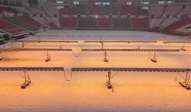 Diyarbakır Stadyumu’nda çimler yapay güneş ışığıyla korunuyor