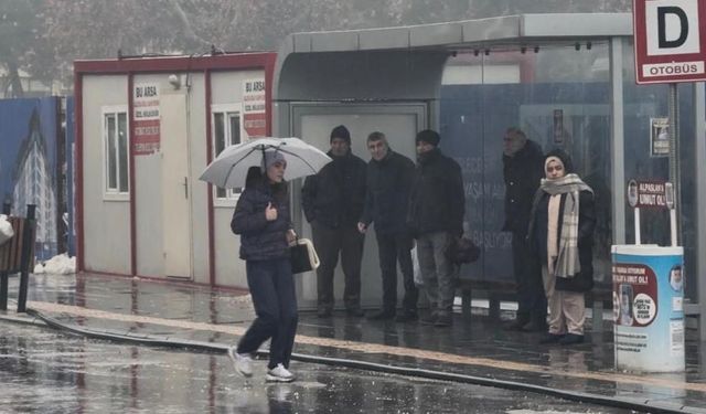 Diyarbakır’da sağanak yağış hayatı felç etti