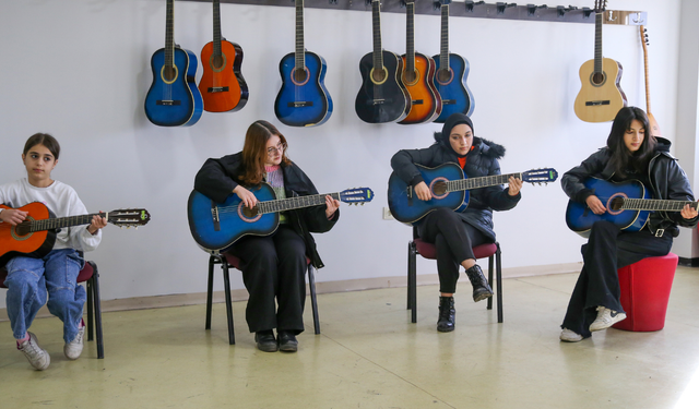 Diyarbakır’da yarıyıl tatilinde çocuklar ekrana değil atölyelere yöneldi