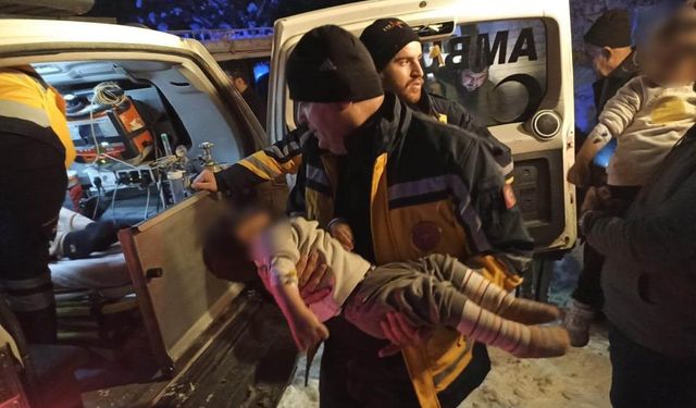 Yollar açıldı,  hastalar hastaneye ulaştırıldı