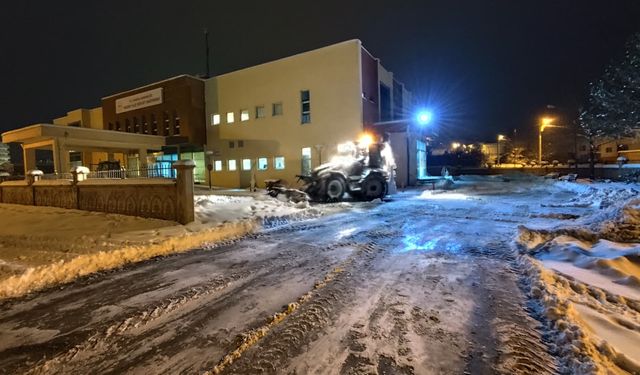Diyarbakır Hazro’da yoğun Kar yağışı hayatı zorlaştırdı