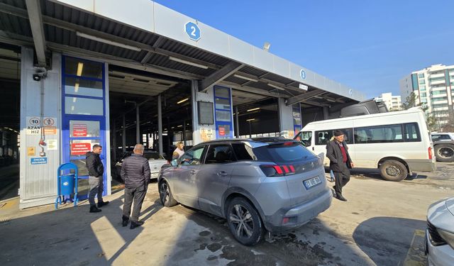 Diyarbakır TÜVTÜRK’te "Sistem" Çilesi: -10 Derecede Ne Ses Var Ne Görüntü!...