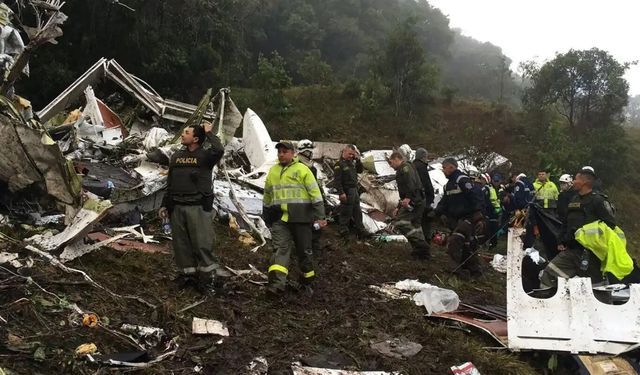 Korkunç uçak kazasına 6 kişi öldü