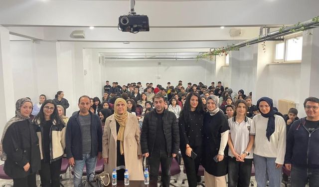 Yazar Naşide Can, Diyarbakır Çermik Fen Lisesinde konferans verdi