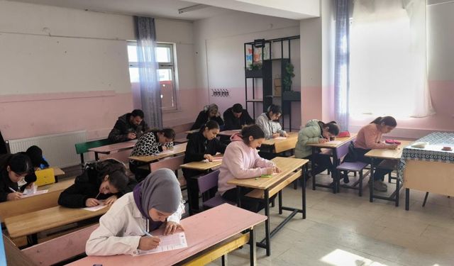 Diyarbakır’da gençler peygamber hayatını öğrenmek için yarıştı