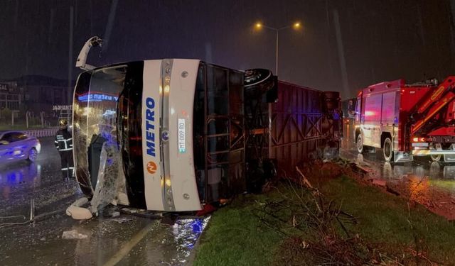 Samsun'da yolcu otobüsü devrildi: Yaralılar var