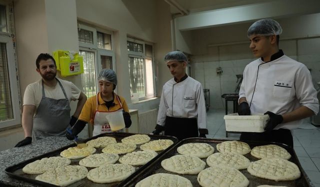 Diyarbakır'da öğrencilerin çıkardığı pideler ihtiyaç sahiplerine ulaştırılıyor