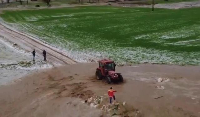 Diyarbakır’da şiddetli yağış: Taşkında mahsur kalan şahıs böyle kurtarıldı