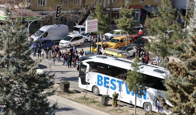 Diyarbakır’da örnek görüntü! Vanspor taraftarlarına Amedspor’dan alkışlı karşılama