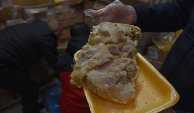 Gıda skandalı: Depoda 50 ton bozulmuş tavuk bulundu