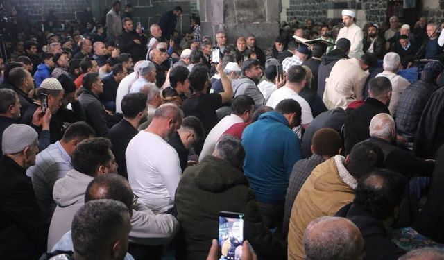 Diyarbakır’da mübarek geceye yoğun ilgi: Ulu Cami doldu, taştı
