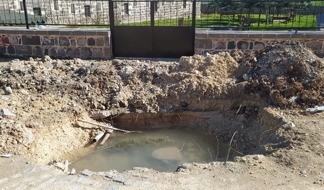 Diyarbakır Sur’da 1 haftadır kapatılmayan çukur isyanı!