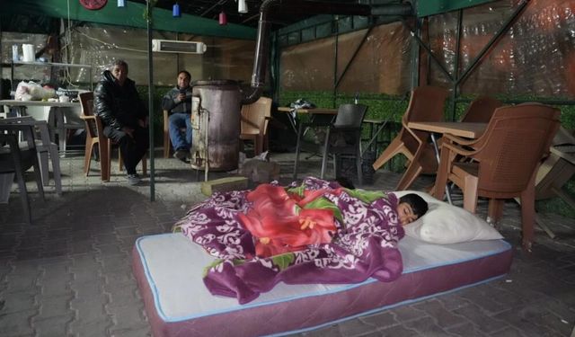 Artçı depremler bitmedi: Buldan’da Vatandaşlar dışarıda sabahladı