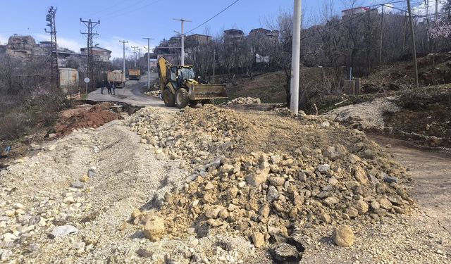 Diyarbakır’da heyelan haberi ses getirdi: Yollar kısmen açıldı