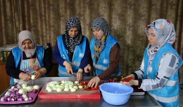 Cami cemaatinden bin 500 kişiye iftar