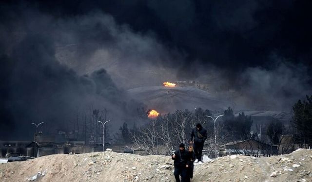 İran'da siyah yağmur yağdı