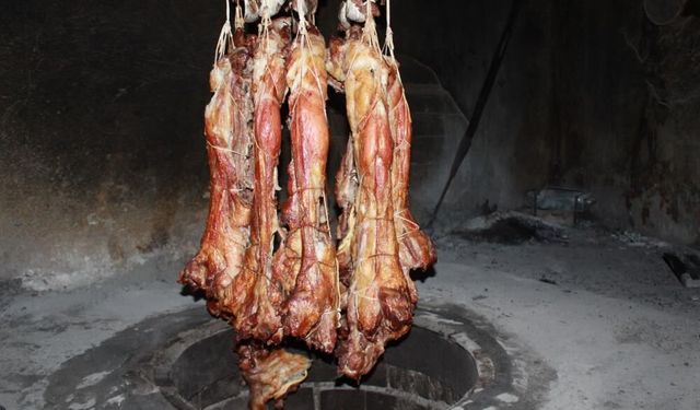 Siirt’in vazgeçilmezi büryan kebabı iftar sofralarını süslüyor