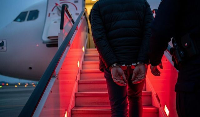 Yurt dışındaki kaçak suçlular Türkiye’ye iade edildi