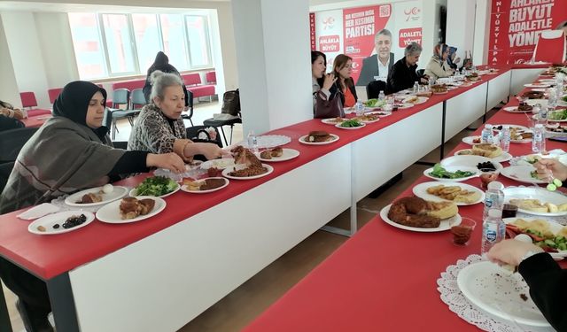 Kadın Kolları kahvaltıda buluştu! Ağırtmış’tan birlik ve dayanışma mesajı