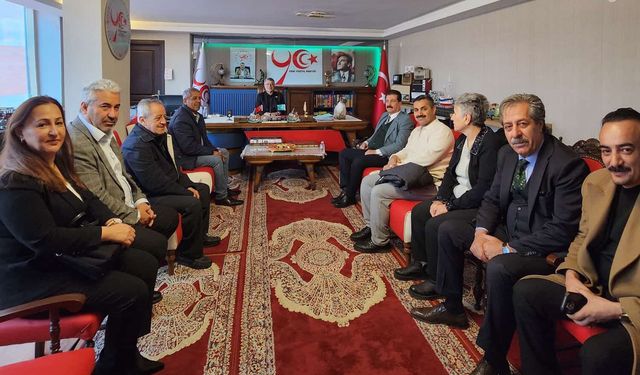 Yeni Yüzyıl Partisi Genel Merkezinde bayramlaşma