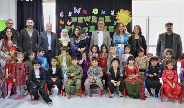 Diyarbakır’da miniklerden renkli Newroz kutlaması!