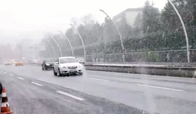 Beklenmeyen Manzara: Ankara’ya Nisan’da Kar Yağdı