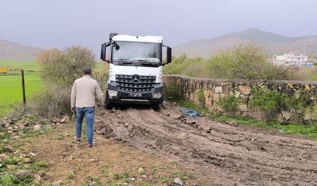Batman'da bir hasta araçta mahsur kaldı