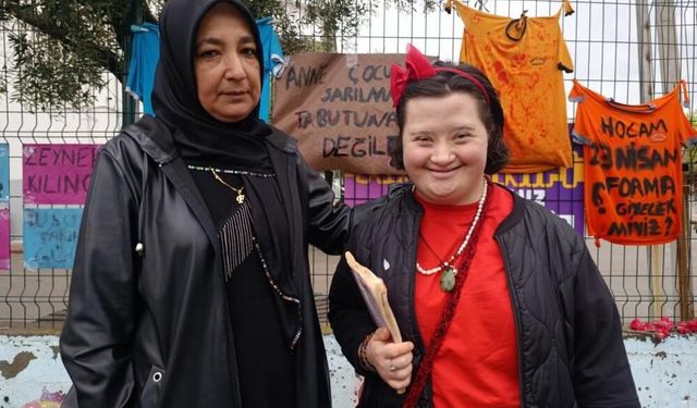 Öğretmen Ayla Kara için okul önünde dua