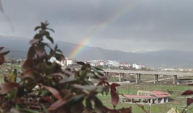 Bingöl’de gökkuşağı büyüledi