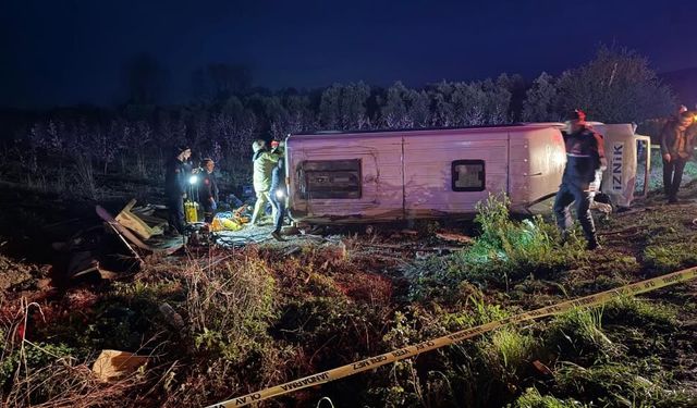 İznik'te yolcu otobüsü devrildi: Çok sayıda ölü ve yaralı var