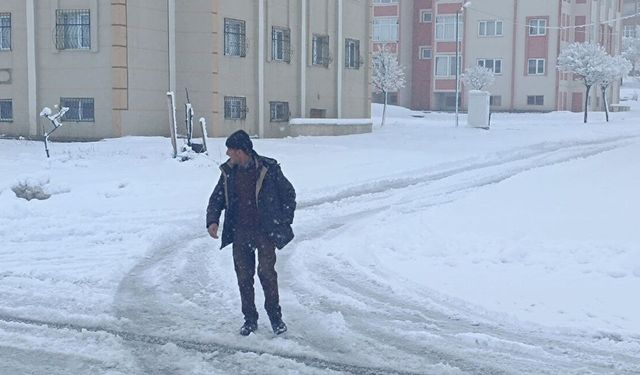 Bitlis’te bahar mevsiminde kış yaşanıyor