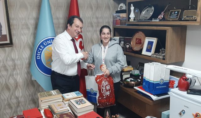 Dicle Üniversitesi Kick Boks’ta fırtına estirdi: 1 altın, 3 bronz!