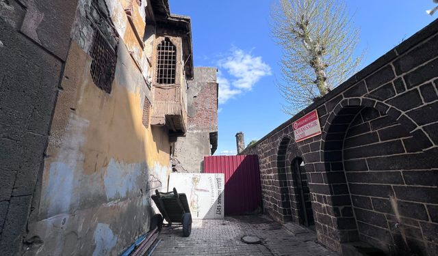 Diyarbakır’da korkutan görüntü: Cami cemaati tedirgin!